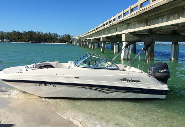 19' Hurricane Sun Deck